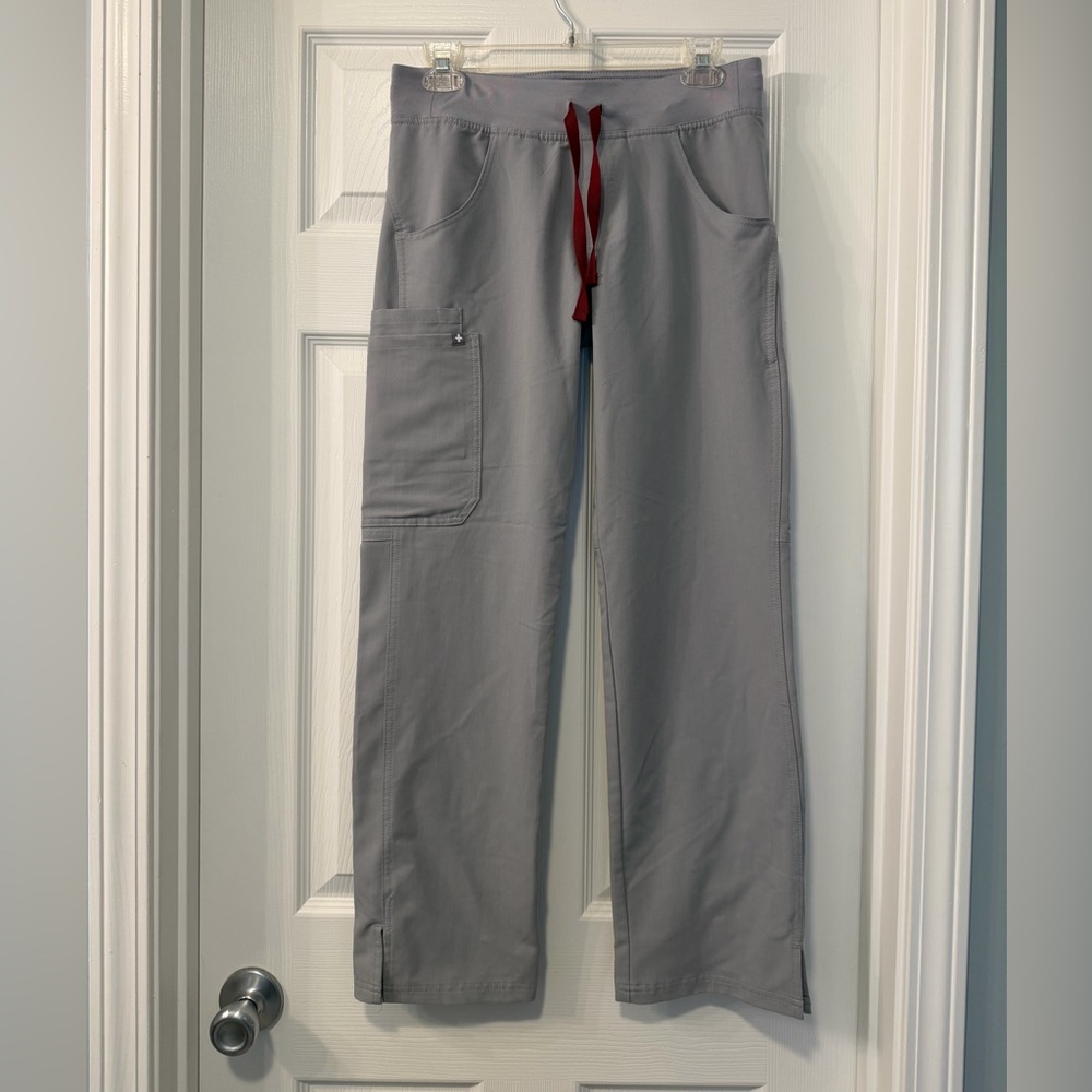 Figs Technical Collection Scrub Cargo Pants in Cement Gray XS/P
